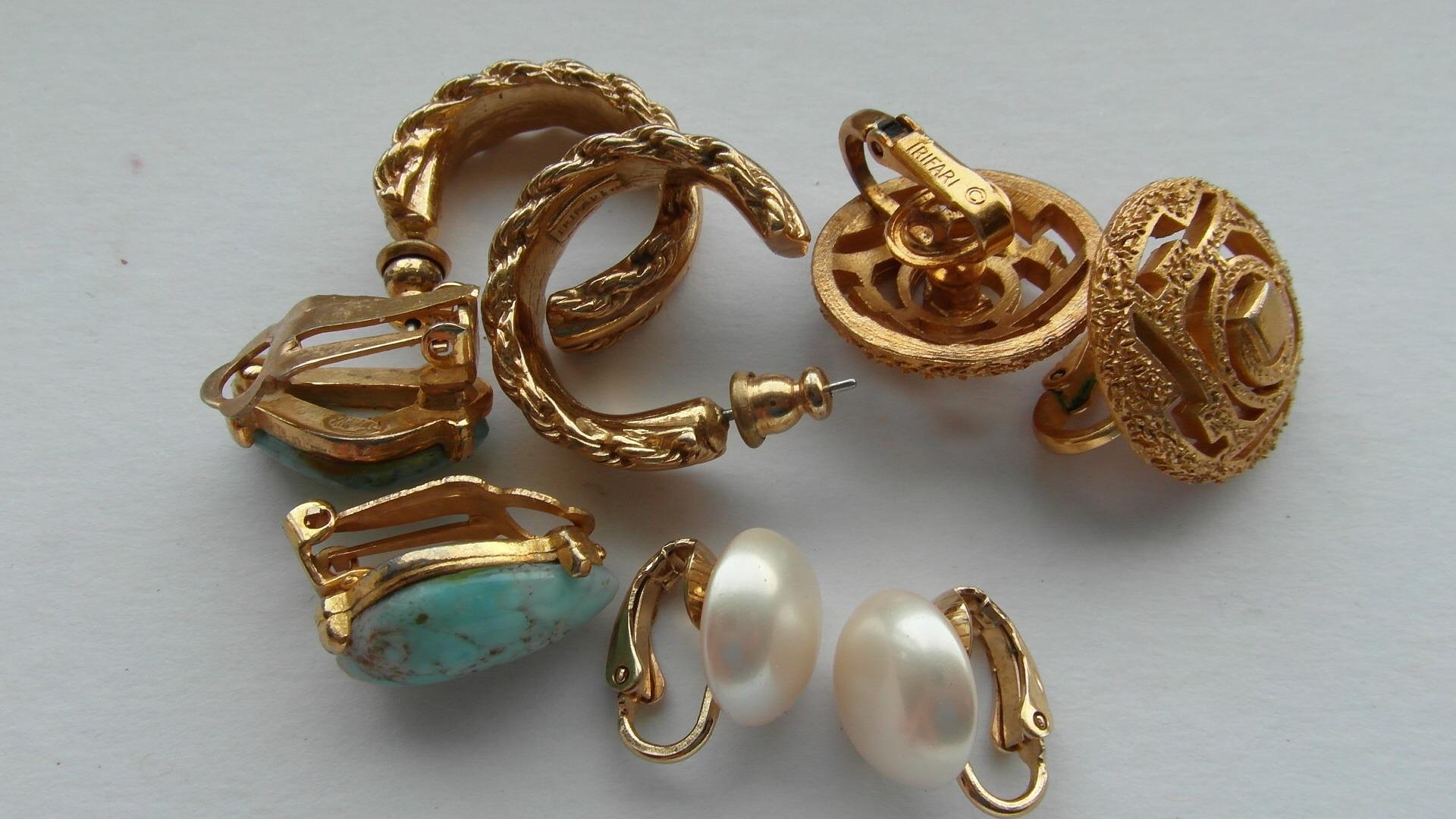Die Chemie des Luxus: Warum moderner Modeschmuck schneller stirbt als Flohmarkt-Funde